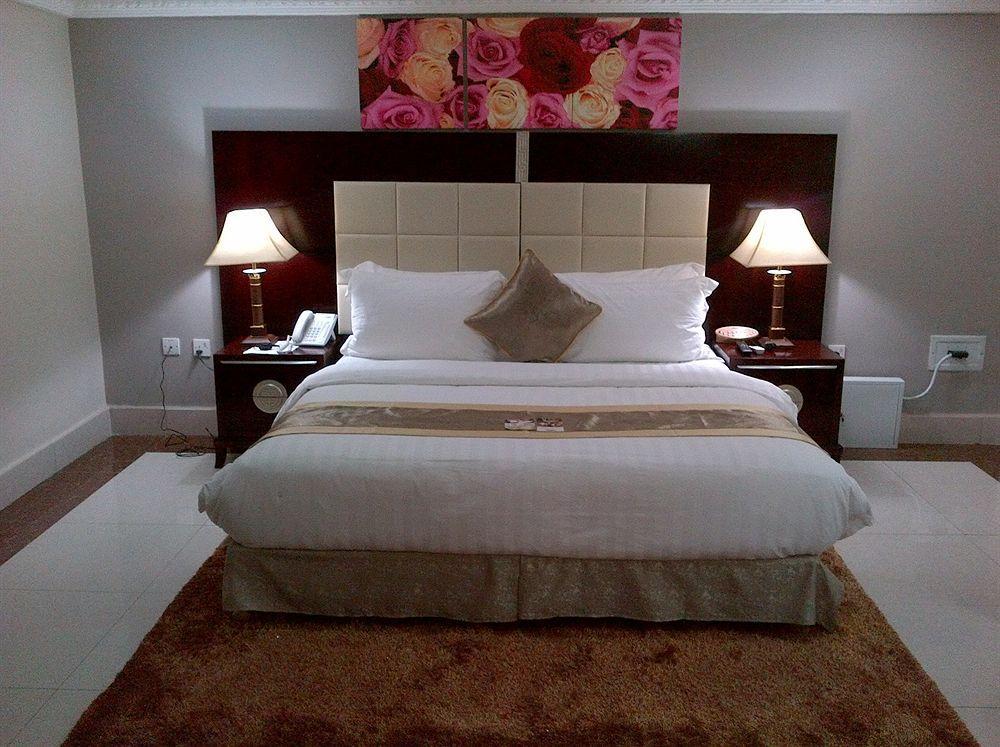Grandbee Suites Ikeja Exterior photo