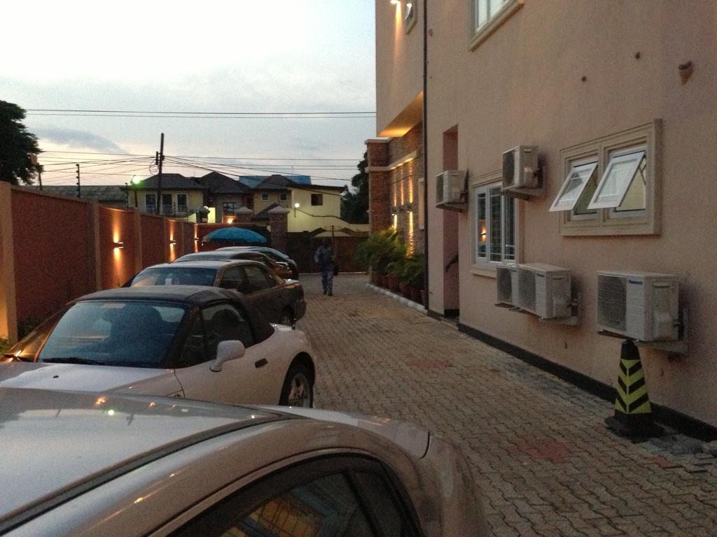 Grandbee Suites Ikeja Exterior photo