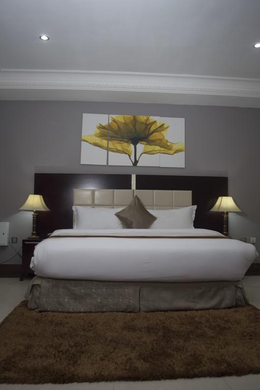 Grandbee Suites Ikeja Exterior photo