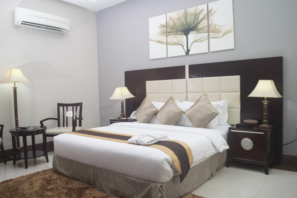 Grandbee Suites Ikeja Exterior photo