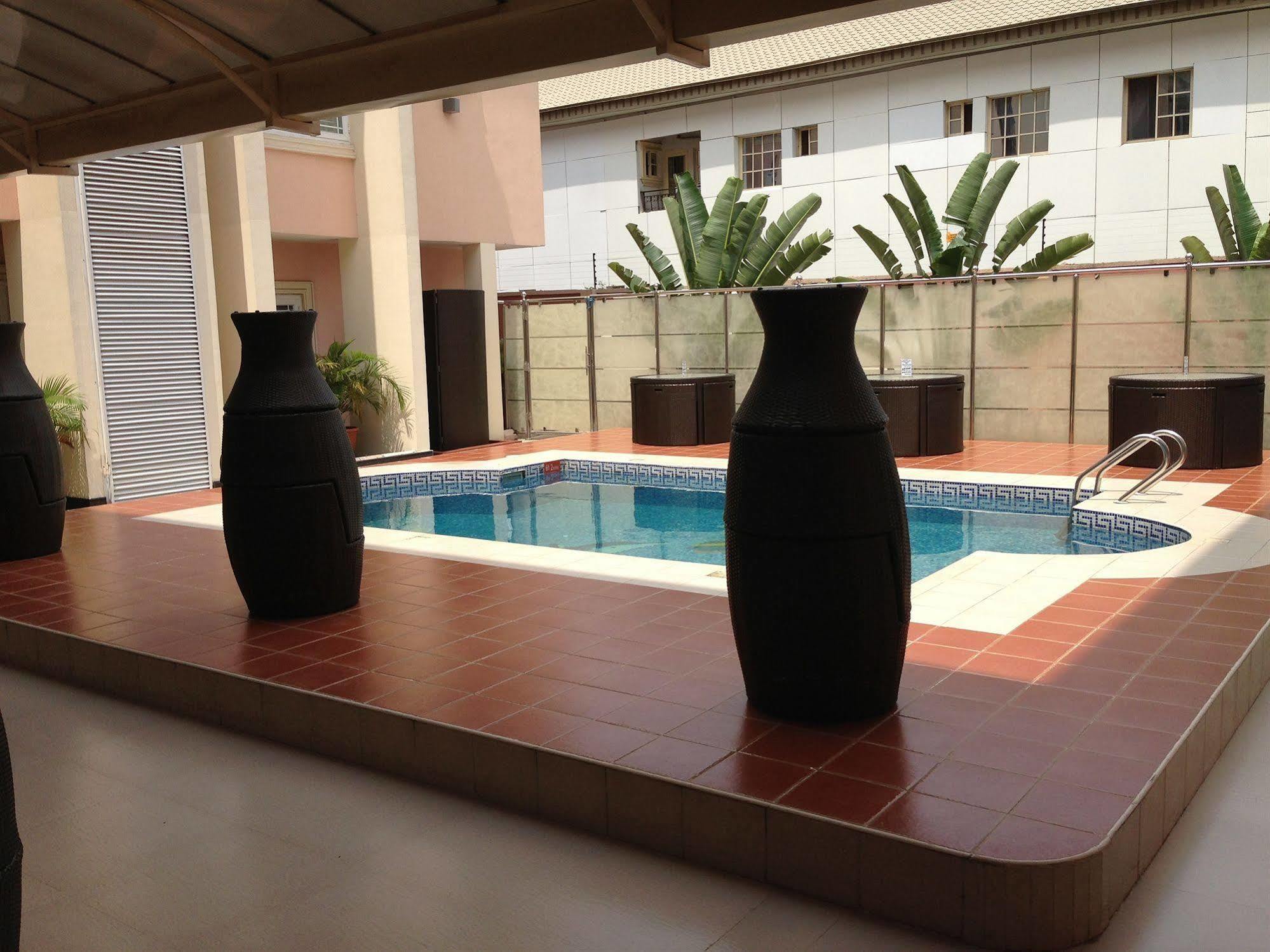 Grandbee Suites Ikeja Exterior photo