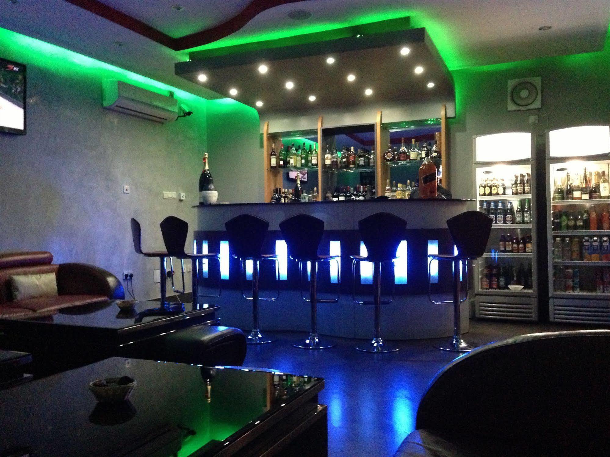 Grandbee Suites Ikeja Exterior photo