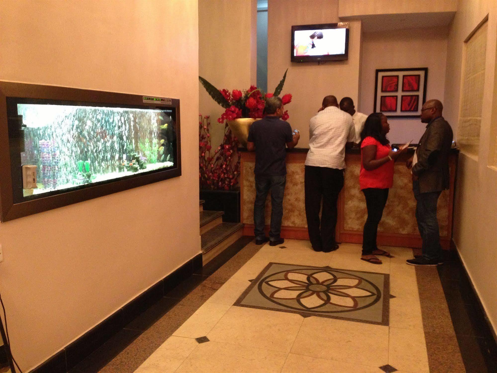 Grandbee Suites Ikeja Exterior photo